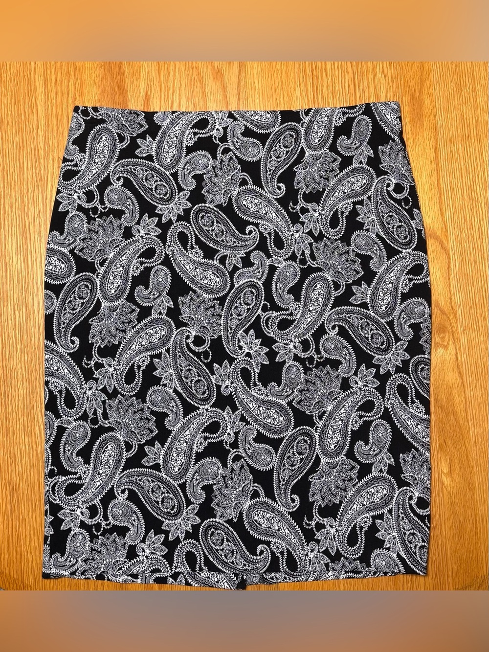 Women's Black & White Paisley Pencil Skirt